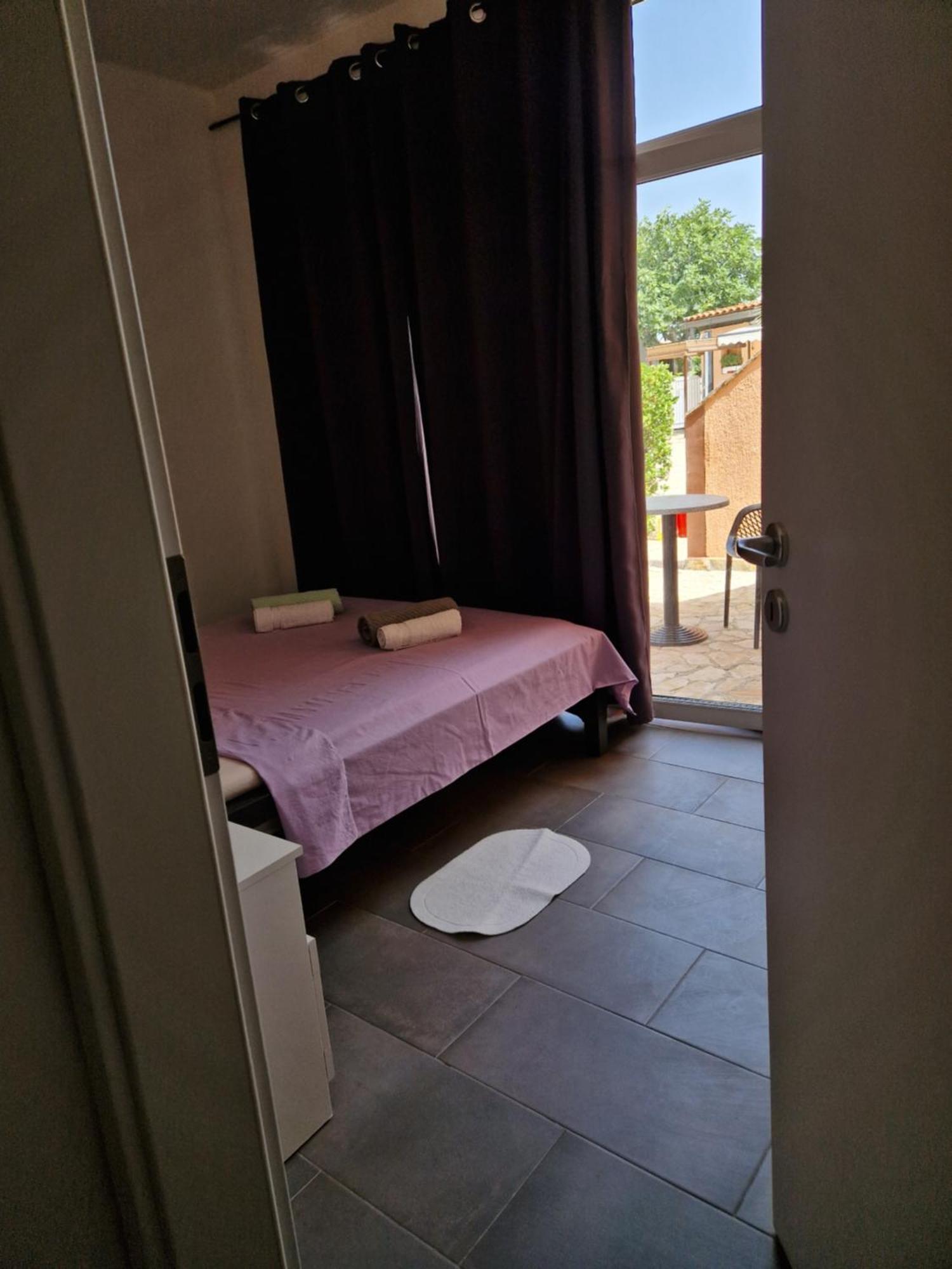 Aurelia Apartments, Vir Exteriér fotografie