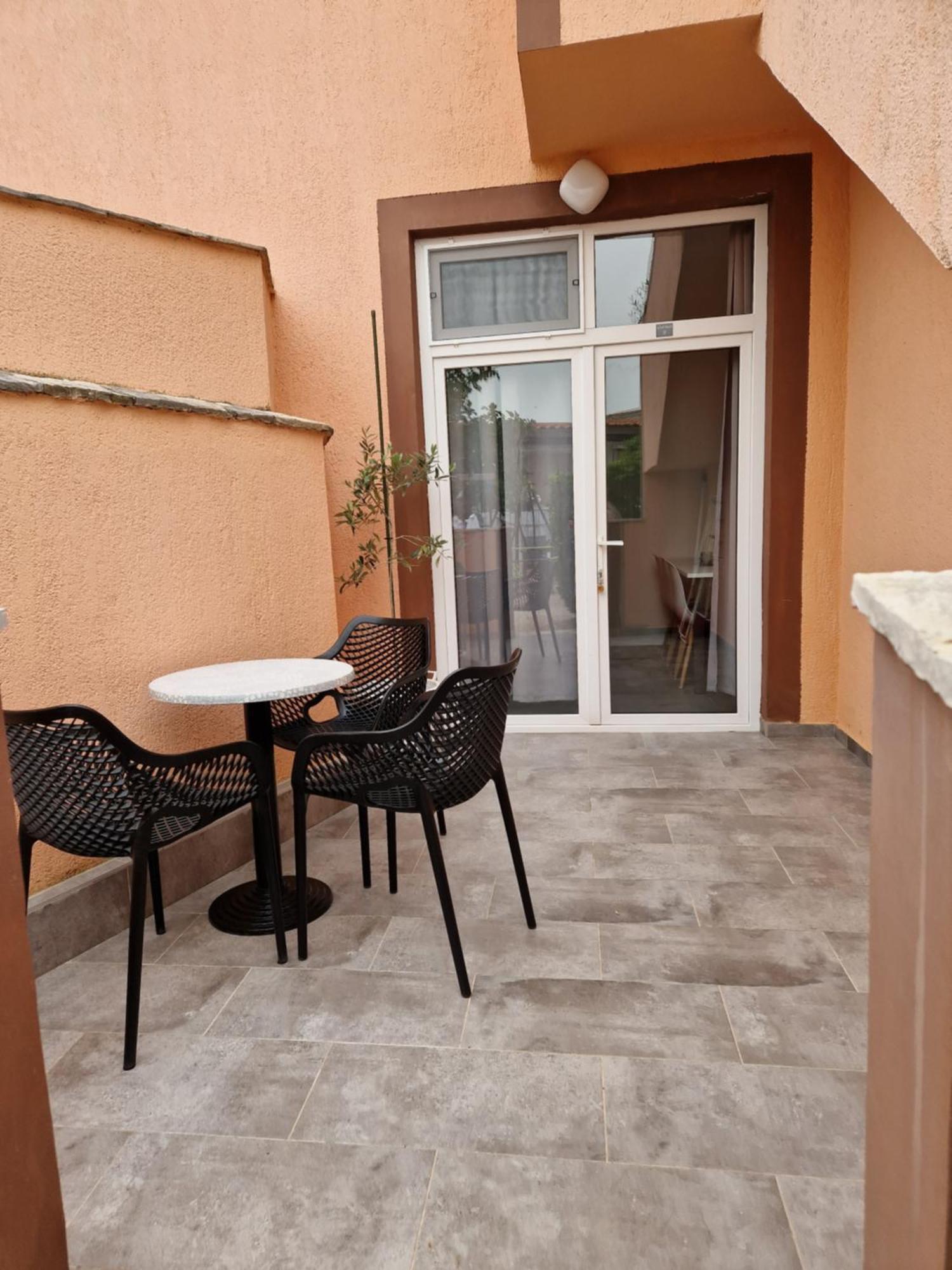 Aurelia Apartments, Vir Exteriér fotografie